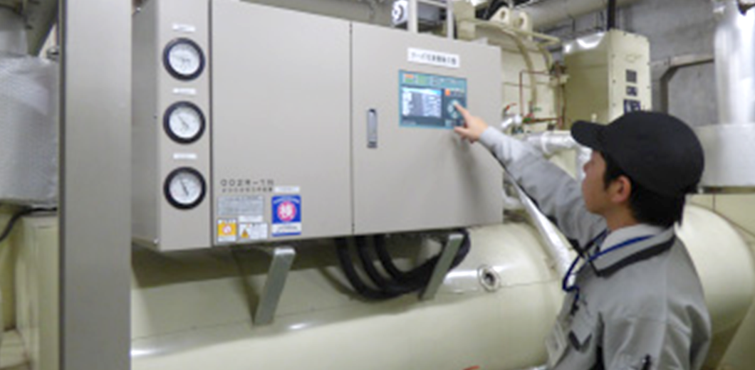 点検する人の写真