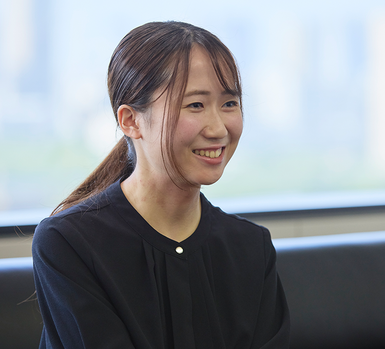 人が座っている写真