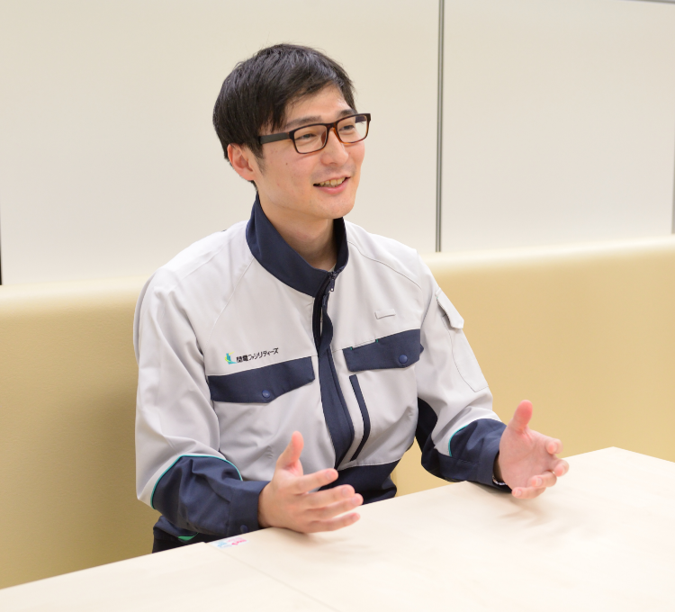 人が座っている写真